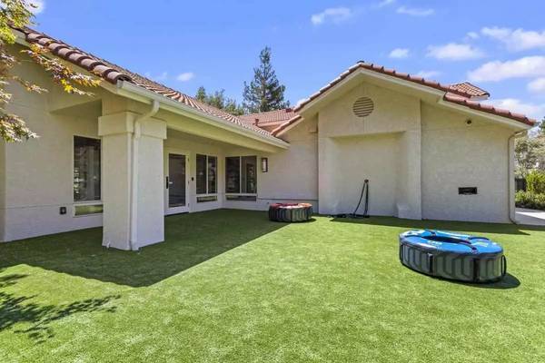 $1,795 / 1br - 818ft2 - Don't miss this great deal! Gorgeous light-filled lofts! 818 Sq ft! (Fresno - Fresno)63798509472513123