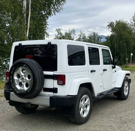 Jeep Sahara Wrangler con pocos kilómetros - $22,000 (Área de Palmer)63470604887937122