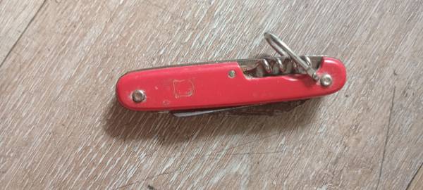 Vintage Swiss army knife $2 needs a good clean up 1