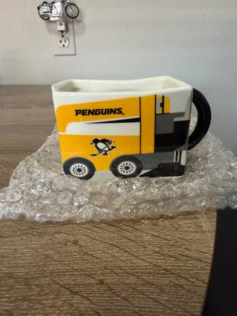 Penguins Gravy Boat 2025- Make an offer! 1