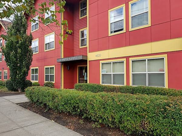 $1,245 / 2br - 2 Bed, Portland OR, Alfombra (4620 SE 122nd Ave, Portland, OR)63672619041281124
