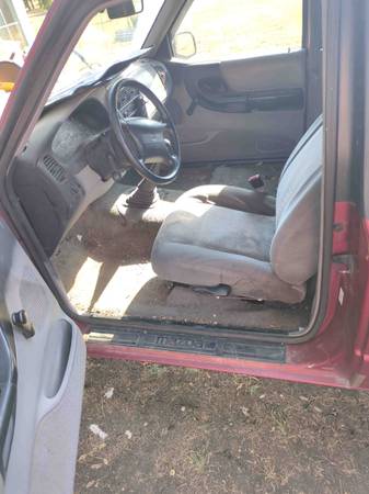 1998 Mazda b2500 (5speed manual transmission) - $1,50063439207658881124