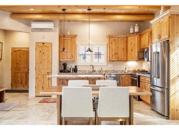 $5900.00 / 2br - 1584ft2 - In the heart of everywhere you want to be!63806193847041124
