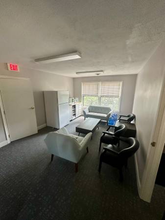 $1,250 / 850ft2 - 850 SF Elegant Second-Floor Office Suite – Delaware Ave (Delaware District)63925204161666124