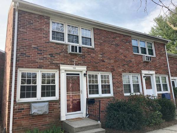 $1,850 / 2br - 1216ft2 - Well, Maintained Bi-Level Two Bedroom with Pool on Site! (Granby Road South Hadley MA)64017046585347121
