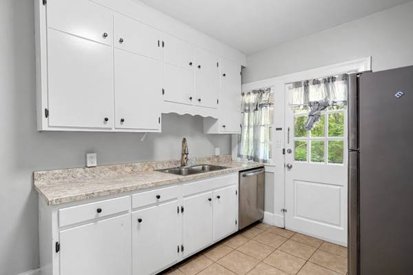 $1500.00 / 5br - 2000ft2 - Massive Colonial-Style Historic Duplex63993079846659124