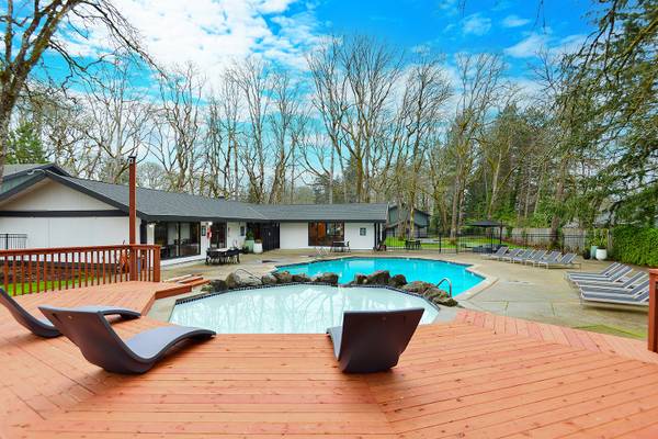 $1,799 / 2br - 968ft2 - APPLY BY 9/21 AND RECEIVE $2500 RENT CREDIT! (8200 Bridgeport Way Southwest, Lakewood, WA)63808059045763120