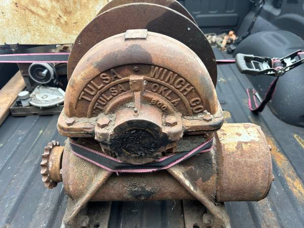 12,000 pound Tulsa Winch worm gear driven 1
