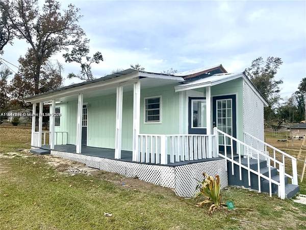 $950 / 2br - 651ft2 - Marianna 2 Bedroom Home For Rent APPLY TODAY! (Marianna)63936094314115121