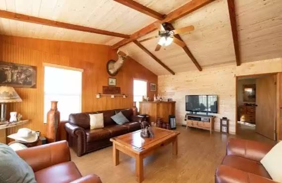 $150,000 / 2br - 1100ft2 - Clean excellent shape Site Built nice area (Dolan Springs)64038883724418123