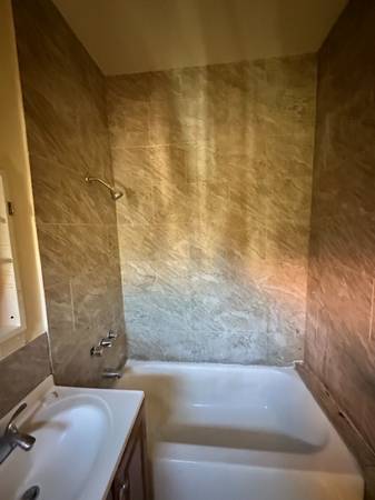 2BR / 1 Bath apartment available immediately! 1