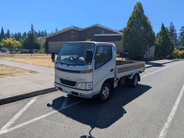 1999 Toyota Toyoace Dually 5MT Diesel Truck - 27000 obo - $27,000 (Bellevue)63623337834369121