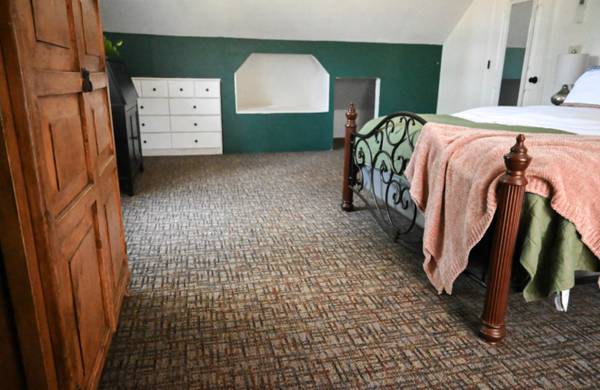 $1,100 / 4br - 500ft2 - 500 ft² Bedroom – Mountain Views, Gated 9 Acres, Pool – Placerville63952111198851122
