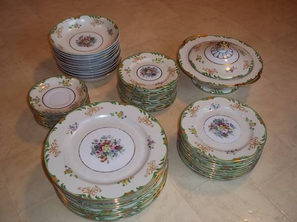 Noritake China dinnerware set with gold trim,  high quality set 1