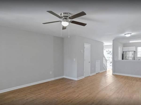 $1,270 / 2br - 980ft2 - Apartment For A Perfect Blend Of Comfort And Convenience. (Charleston)64016104468099121