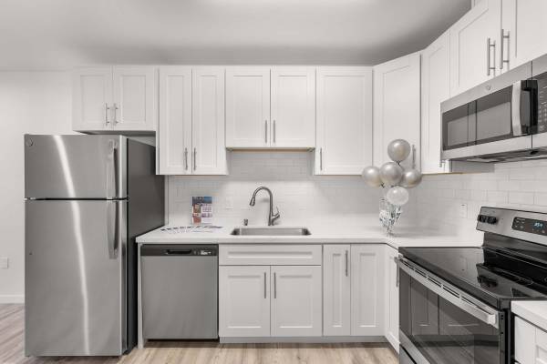 $2,670 / 2br - 962ft2 - Lavadora y Secadora en Casa, Ático, Persianas Verticales (albany / el cerrito)63695766820737122