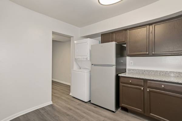 $1,300 / 1br - 1 BD, listo para cable, ubicado en Lochearn! (6810 Lantern Hill Dr, Lochearn, MD)63694537164929124