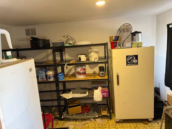 $230,000 / 3br - 988ft2 - Investor special - fixer - instant equity (kennewick)64171131110275121