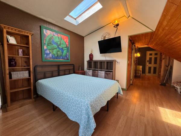 $1,499 / 1br - Furnished Private Apartment E (Ivywild Neighborhood)63686992958979122