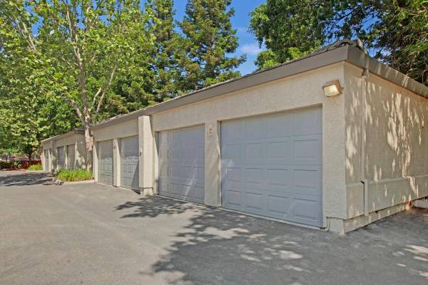 $2,580 / 2br - 1240ft2 - Stainless Steel Appliances*, Built-in Microwaves, Free Weights (Pocket-Greenhaven Sacramento)63900567418243124