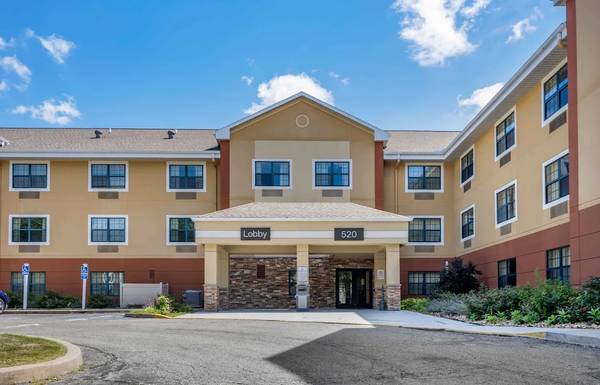 $1,899 / 1br - Your New Apartment Alternative Awaits - 1st Month Manager's Special! (520 North Bell Avenue, Carnegie, PA)64013205980034120