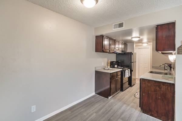 $1,025 / 2br - 950ft2 - August Move In Special (Colorado Springs)63687084038401123