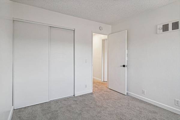 $2,070 / 2br - 850ft2 - 2 BR- UN MES GRATIS CON UN CONTRATO DE ARRENDAMIENTO DE 12-15 MESES (2660 Alpine Boulevard, Alpine, CA)63878584098819122