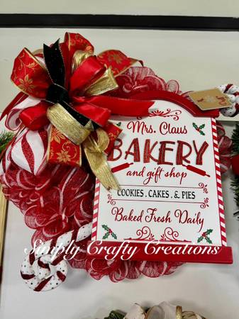 Mrs. Claus bakery wreath 1
