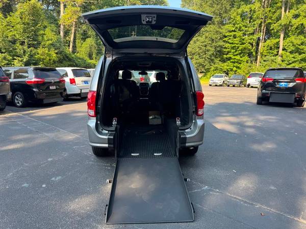 2019 *Dodge* *Grand* *Caravan* *GT* acceso trasero para silla de ruedas para discapacitados - $38,900 (Dodge Grand Caravan)63624935962755121