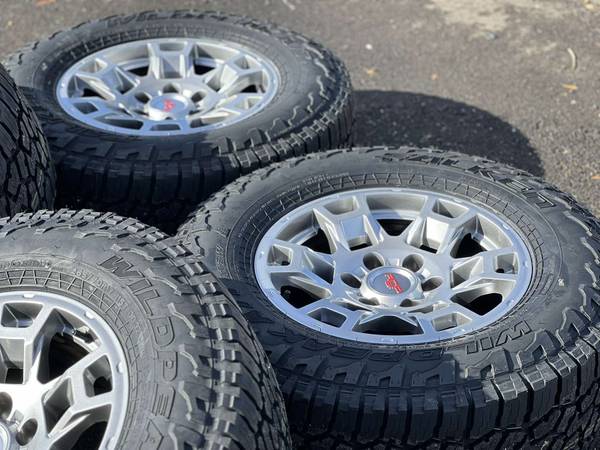 Llantas y neumáticos nuevos de 17 pulgadas TRD PRO para 4Runner, rines para Toyota Tacoma FJ - $1.350 (Carmichael)63440085017857123