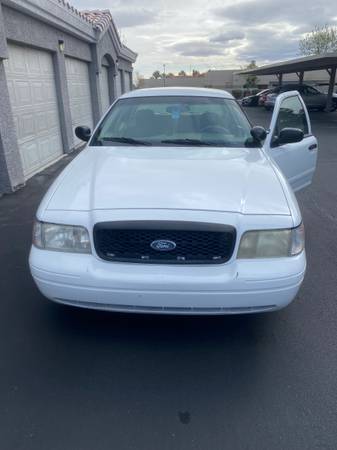 FORD CROWN VICTORIA 1