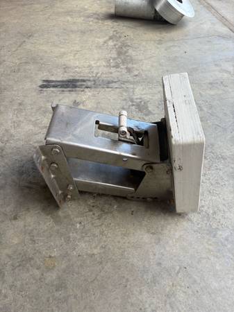 Trolling motor mount 1