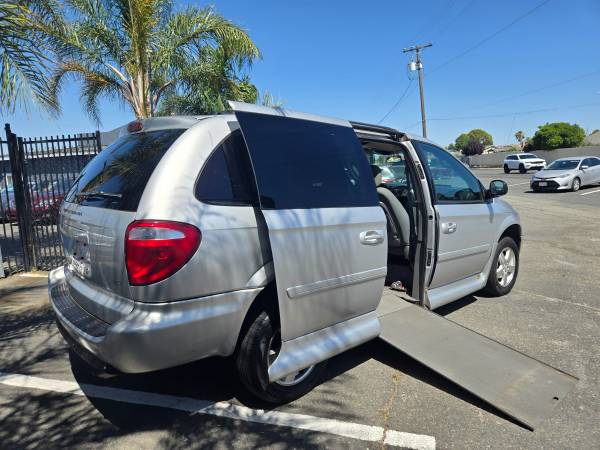 2007 Dodge Grand Caravan para discapacitados con rampa para silla de ruedas - $8,950 (pittsburg)63613871986563122