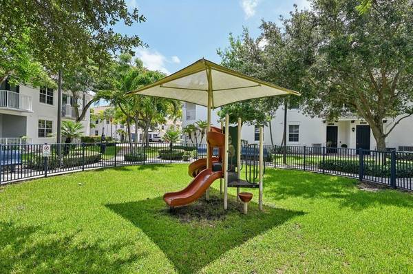 $2,880 / 3br - 1978ft2 - Lake Worth FL, Rent Credit Reporting Service, 3/bd (6116 Yellow Sun Drive, Lake Worth, FL)64002011882370123