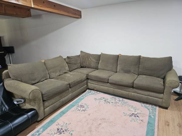 Bassett Sectional Sofa FREE 1