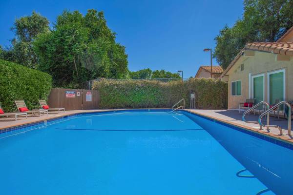 $2,400 / 2br - 1230ft2 - Situated in Sacramento!, Easy Access to Shopping, 2/BD (54 Quay Court, Sacramento, CA)63844736789763121