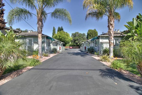 $2,500 / 300ft2 - Charming Studio Available NOW! (menlo park)63682814165121120