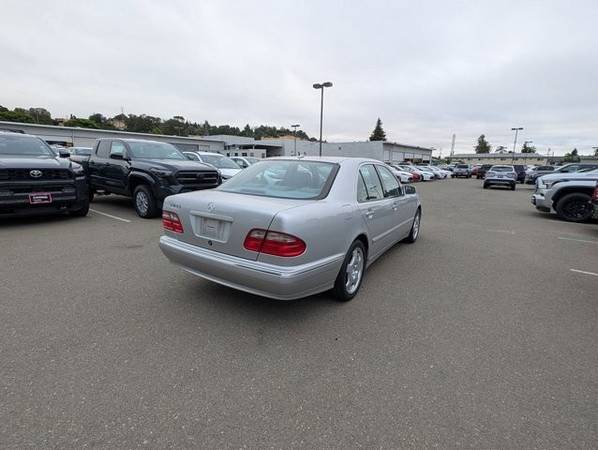 2000 Mercedes-Benz Clase E Eclass Sedán - $9.388 (Llame al *(510) 398-4108* para confirmar disponibilidad al instante)63486836274051124