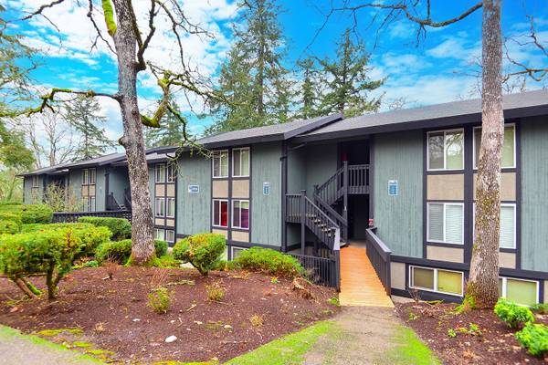 $1,909 / 2br - 968ft2 - 2/bd, Oversized Closets, Swimming Pool (8200 Bridgeport Way Southwest, Lakewood, WA)63688531771905121
