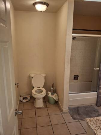 $700 / 4br - single room with shared bathroom (hayward / castro valley)63657744782465124