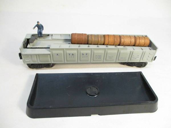Lionel 3562-25 AT&SF Operating Barrel Car 1