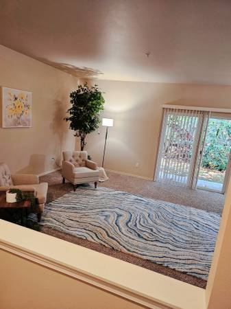$1,825 / 1br - 956ft2 - Amplio departamento de 1 habitación con techos altos, ubicación tranquila, área trasera privada! (Olympia)63688549567873124