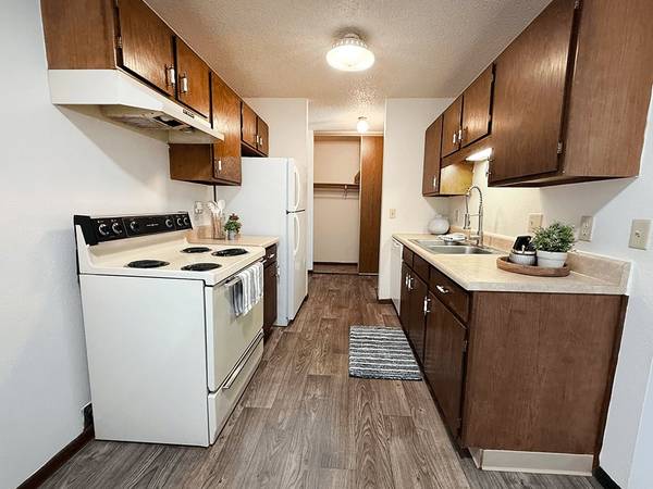$1,180 / 2br - 1100ft2 - Pet Friendly, Wired for Technology, 2/BD 1/BA (Close to shopping and restaurants.)63988650012162121