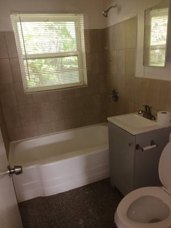 $1,450 / 1br - One bedroom unit only $1450 (Hollywood)63906439510274123