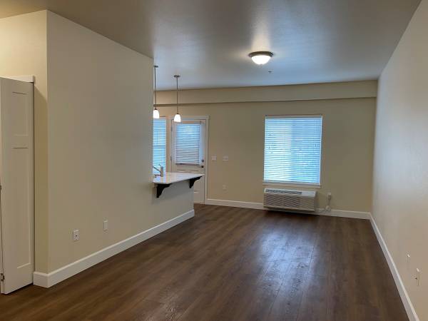 $1,749 / 2 habitaciones - 966 pies² - ¡Alquiler con descuento aquí en The Landing!!! (Vancouver)63831397316865121