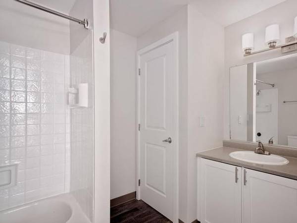 $1,845 / 2br - 944ft2 - Covered parking, Wood fireplace, Dry Sauna, Garbage disposal (Tualatin)63777118063235121