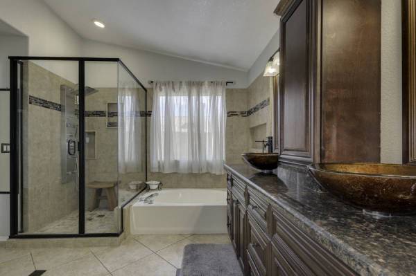 $500 Spacious Furnished Room With Ensuite Close To Downtown (Colorado Springs, CO)63658179274881122