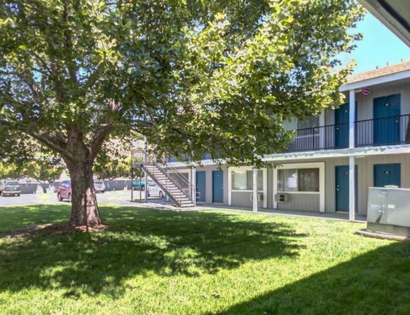 $1,100 / 1br - Instalaciones de lavandería en el lugar y entretenimiento de primera clase - 1 habitación en Reno (Reno)63682219474945122