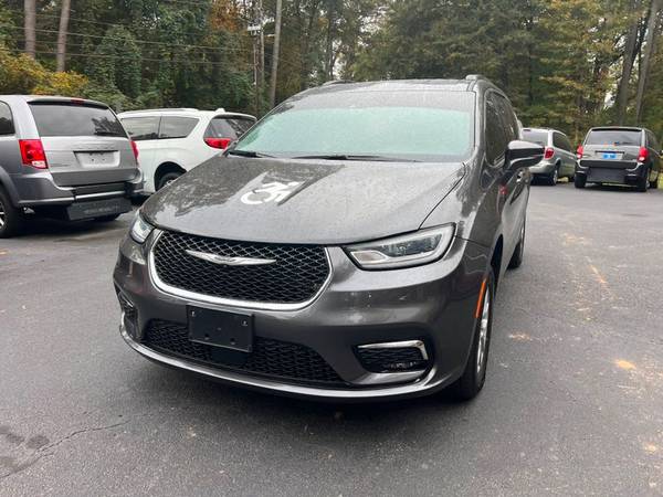 2022 *Chrysler* *Pacifica* *Touring* L handicap wheelchair access rear - $49,900 (Chrysler Pacifica)63620340957057123