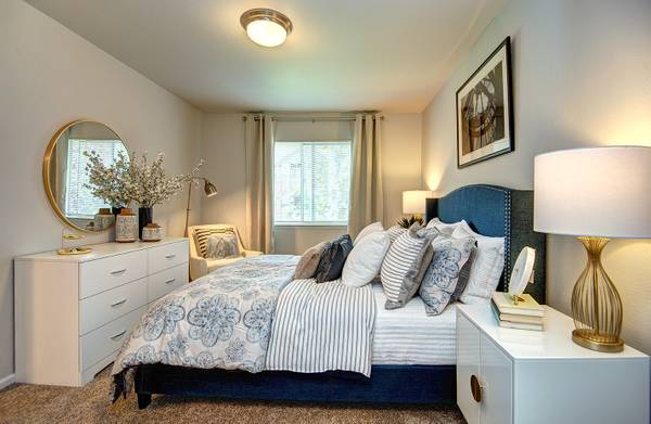 $2,214 / 2br - 940ft2 - Double Sinks, Views of Mount Rainier, 2bd 2ba (25102 62nd Avenue South, Kent, WA)63850637943043124